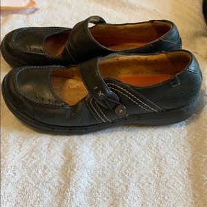 Clark’s unstructured 8.5 Mary Janes